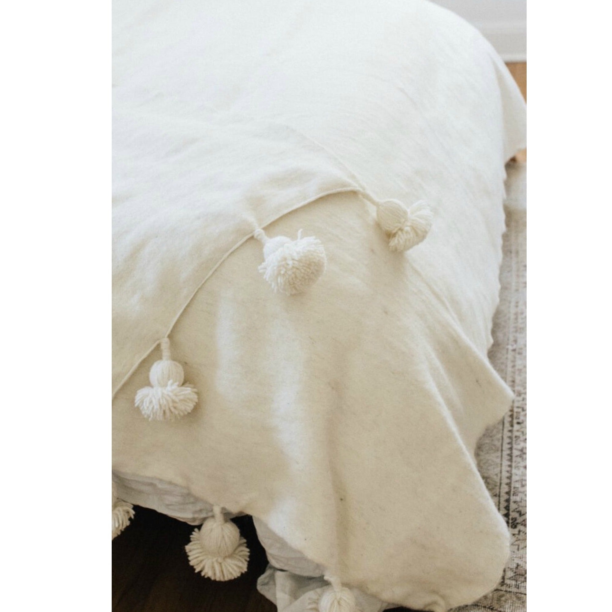 Wool Pom Pom Blanket White